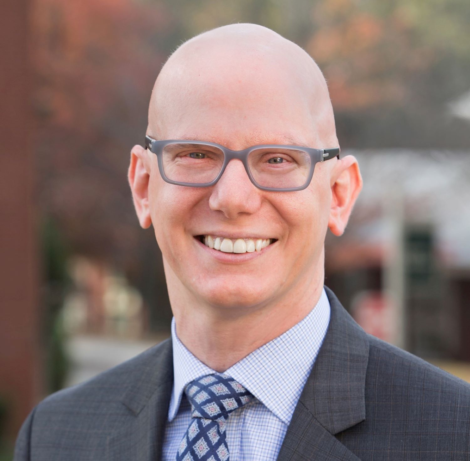 Man wearing gllasses