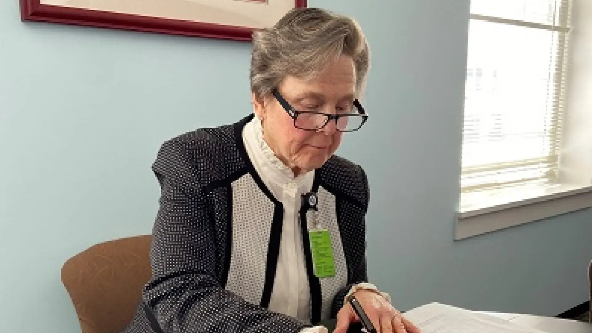 IHP President Paula Milone-Nuzzo signs the agreement with Alfaisal University.