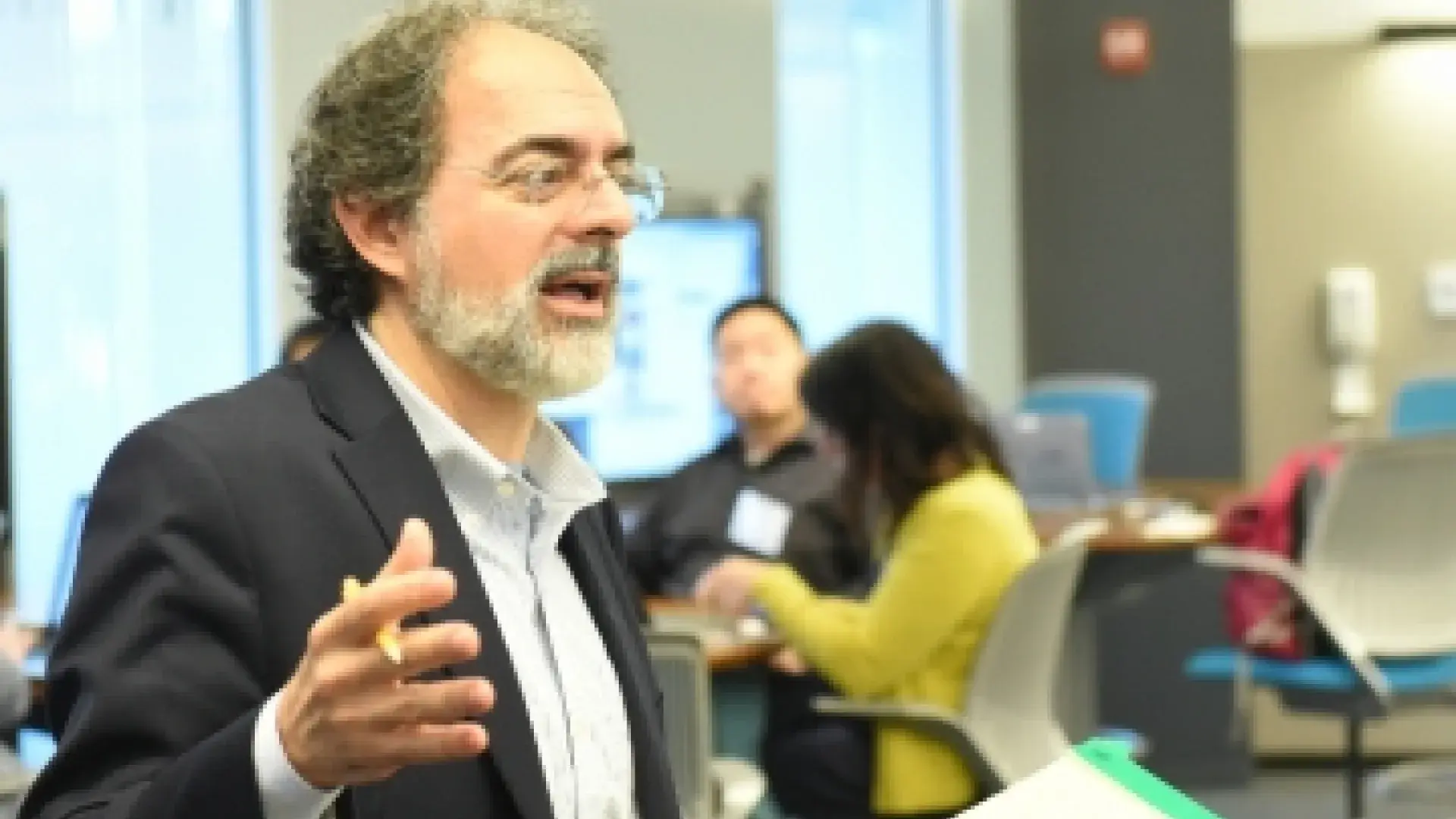 Program Director Dr. Roger Edwards speaks at a recent HPEd seminar.