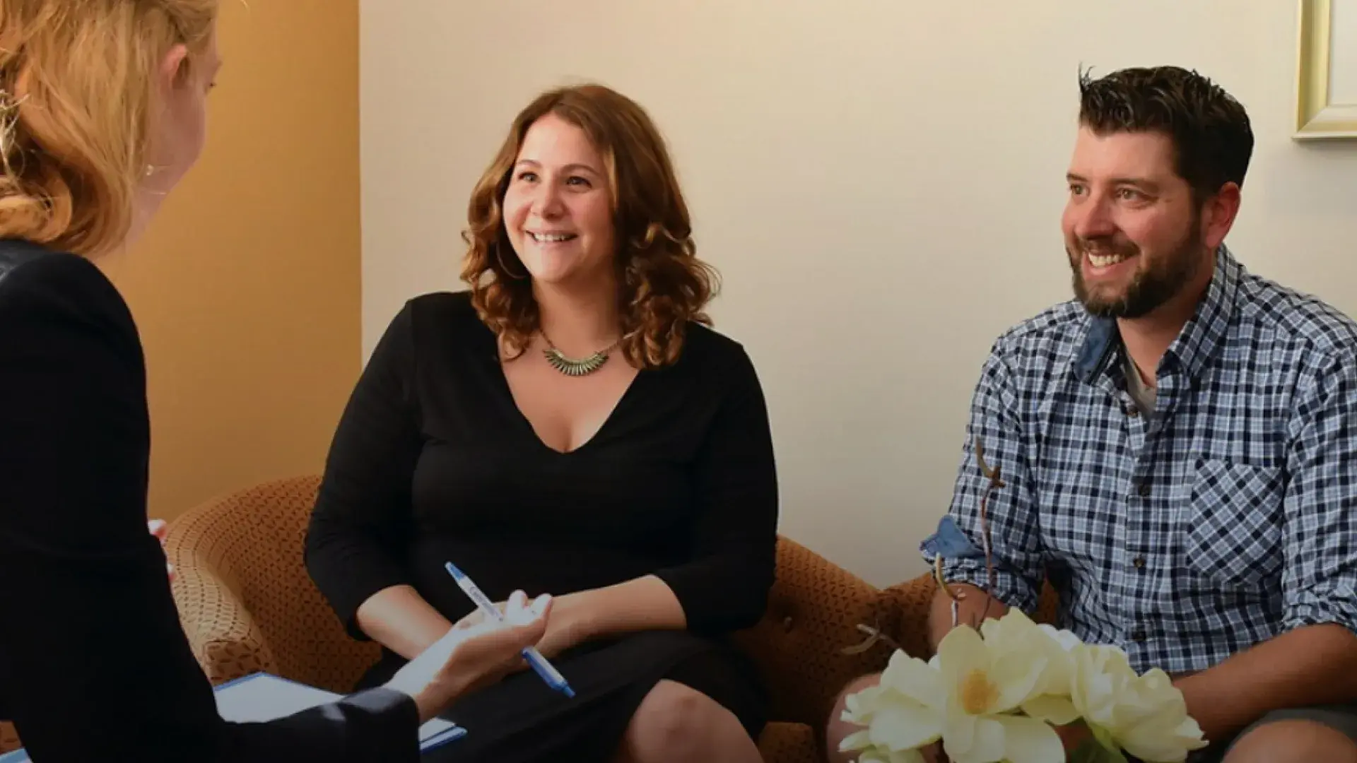 Two people speaking with a genetic counselor 