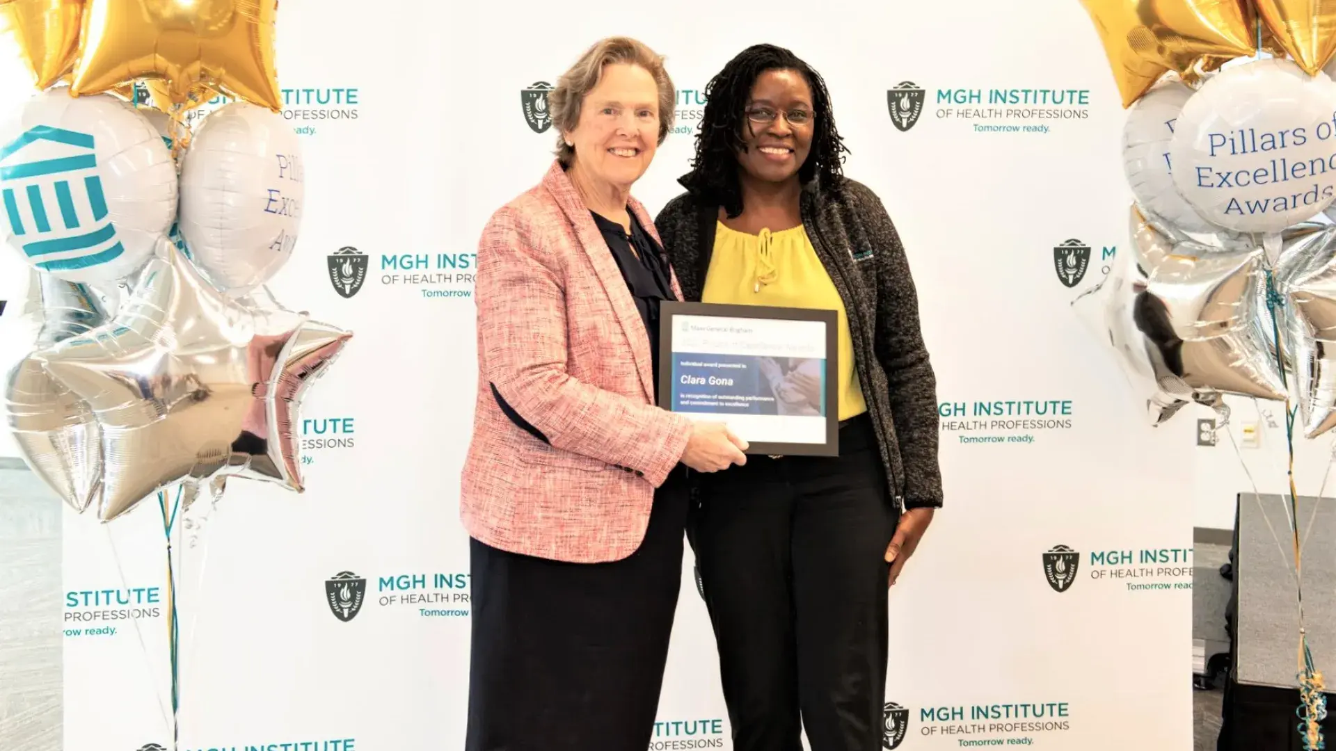 clara and paula stand between balloons