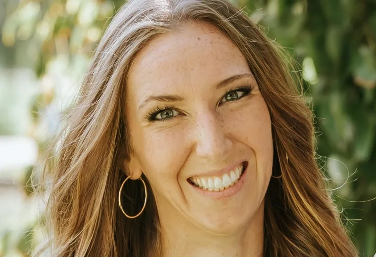 Sara Aucoin in green dress