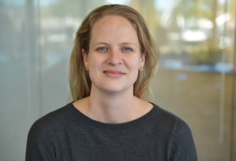 Amelia Ahlborg has long blonde hair 