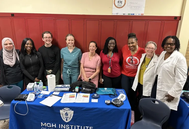 students and faculty posing for pic 