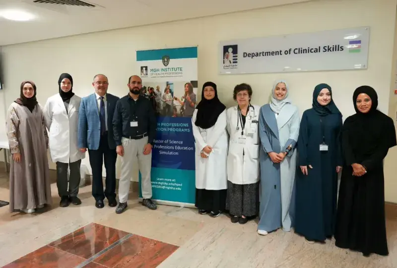 Photo of a group of men and women from Saudi Arabia at the IHP