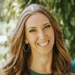 Sara Aucoin in green dress