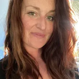 light shines in back of norma and through her hair