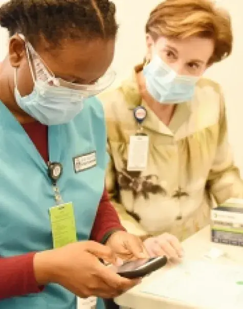 Dr. Jeanette Ives Erickson talks with BSN student Midgi Cadet at the MGB COVID-19 Vaccination Center in 2021.